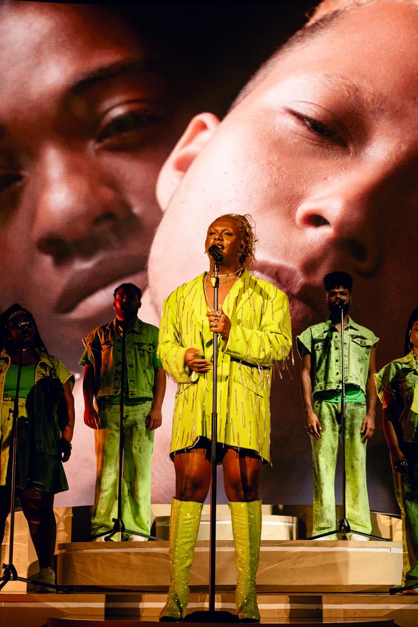 Liniker apresenta turnê de CAJU, no Studio 5, em Manaus