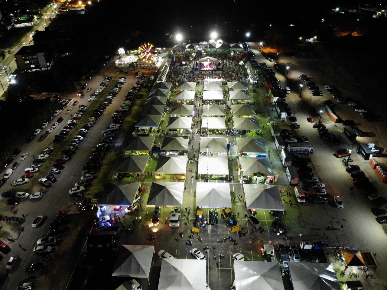 Feira de Agronegócios da Nilton Lins: Segunda Noite de Atrações e Negócios