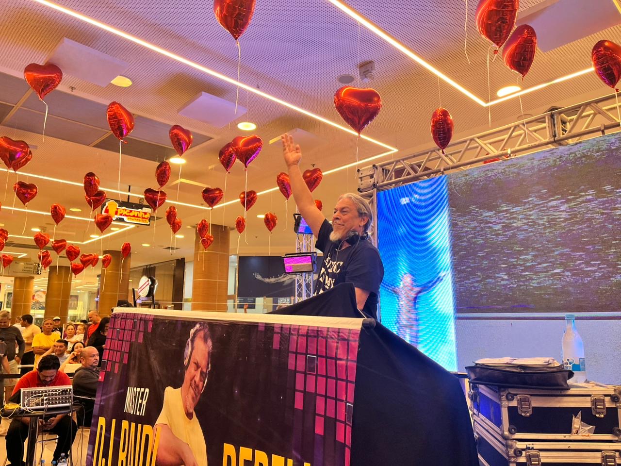 Millennium Shopping revive sucessos das pistas dos anos 80 e 90 com DJ Raidi Rebello, neste sábado (13)