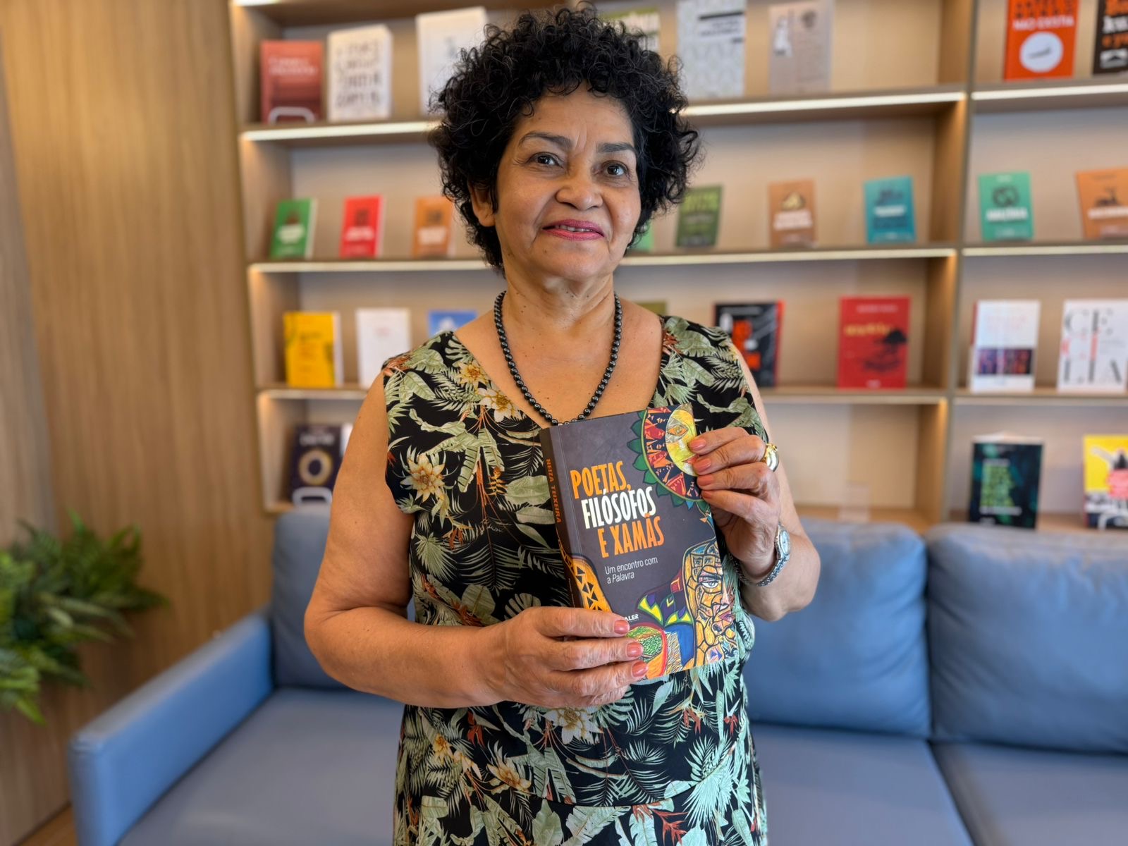 Doutora em Filosofia, Neiza Teixeira lança 'Poetas, filósofos e xamãs – um encontro com a Palavra' nesta quinta (6)