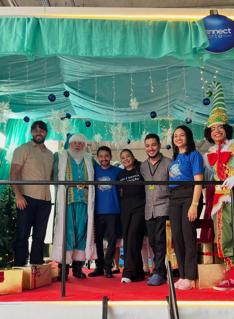 Mariana Lima assina produção de Caravana de Natal Santo Remédio, que movimenta o varejo e fortalece a conexão de marcas com o público