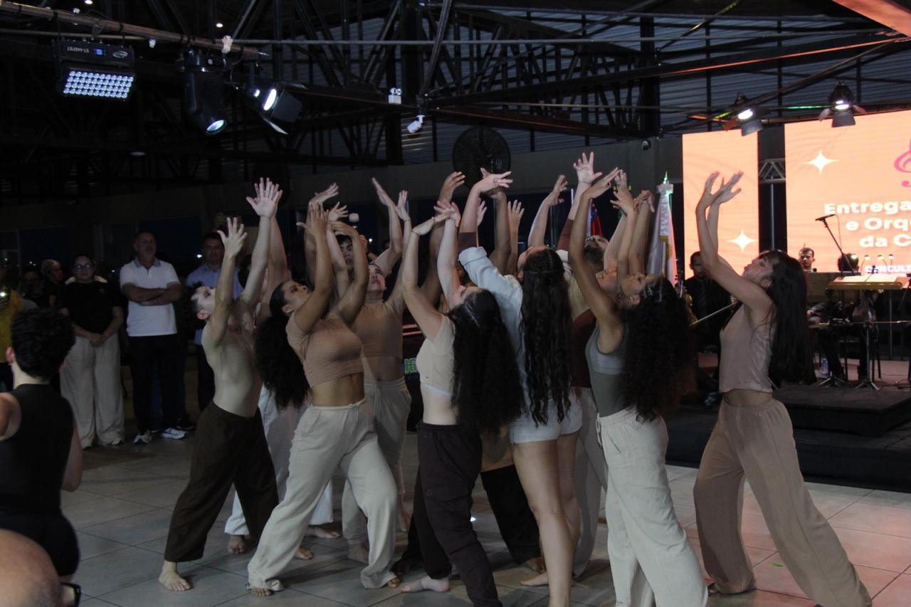 Orquestra de Câmara e Corpo de Dança de Manaus e artistas locais celebram o Natal no Centro Histórico da cidade 